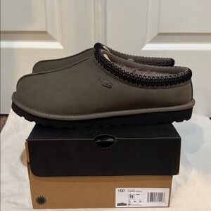 NWT. UGG Mens Gray Classic Tasman II Nubuck Size 11